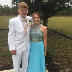 Meet your Posher, Caitlin